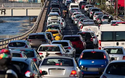 Αθήνα: Όταν το χάος στους δρόμους συναντά την κακοκαιρία