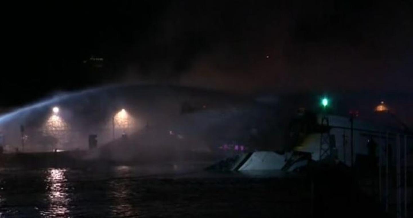 Φωτιά στη Μαρίνα Ζέας: Βυθίστηκαν τρία σκάφη