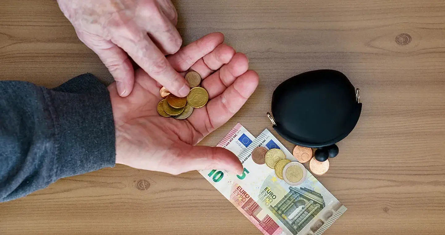 Eurostat: Ο μέσος μισθός στην Ελλάδα προτελευταίος στην ΕΕ