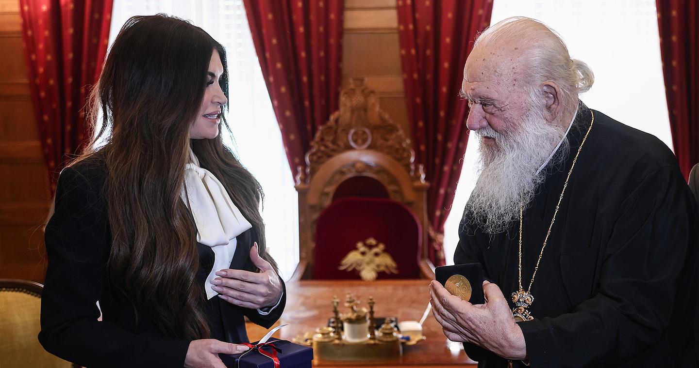 Θεωρείο: Η πρόσκληση του Ιερωνύμου στον… Τραμπ