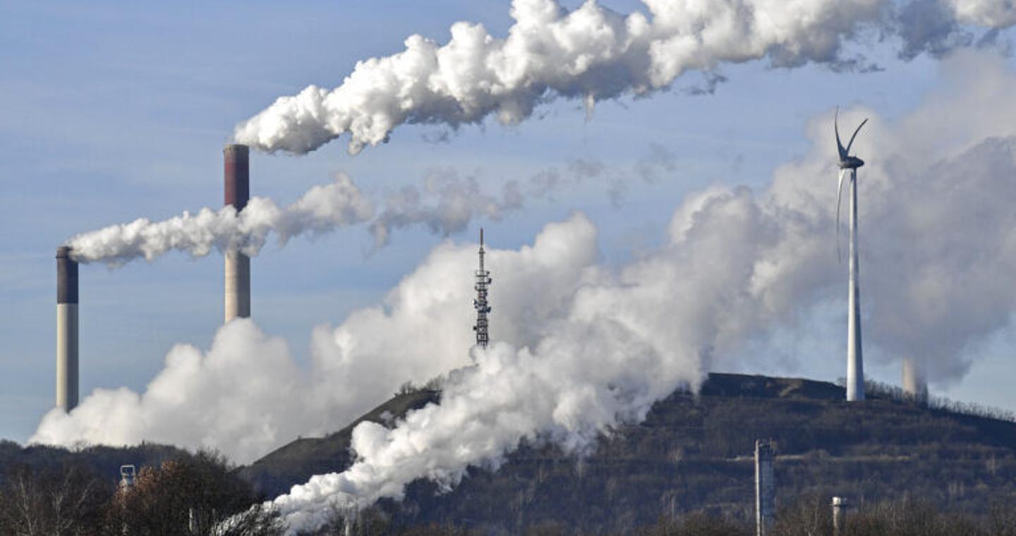 Ρεκόρ εκπομπών CO2 το 2025 εξαιτίας της καύσης ορυκτών καυσίμων