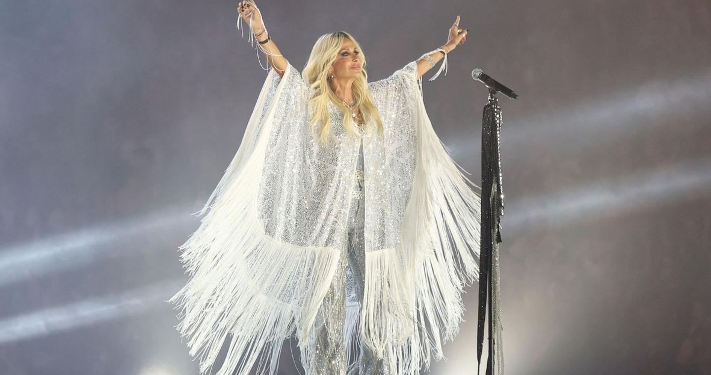 Η Άννα Βίσση άλλαξε ξανά τα μαλλιά της και ναι, της πάνε απίστευτα