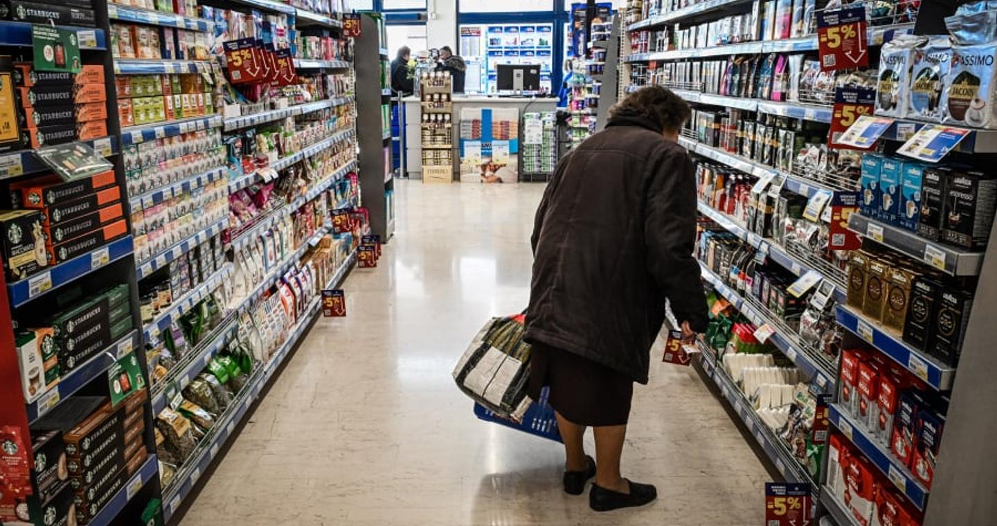 Ελλάδα, η χώρα των ακριβών τιμών και των χαμηλών μισθών: Γιατί η ακρίβεια είναι ανεξέλεγκτη