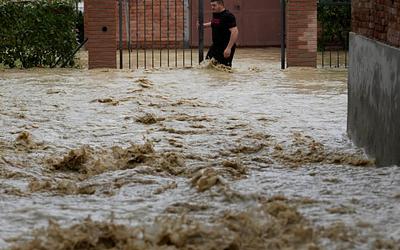 Ιταλία: Αγνοούνται δύο άνθρωποι λόγω της κακοκαιρίας – Ποτάμια υπερχείλισαν!
