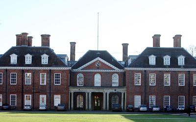 Βρετανία: Σοκ! Καθηγητής απoλύθηκε και βρέθηκε απαγχονισμένος