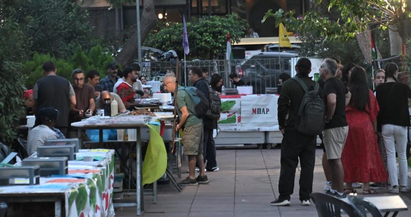 ΠΑΣΟΚ: Προσήχθη ο γραμματέας της ΠΑΣΠ Παντείου ενώ μετέφερε καρέκλες – Ποιος έδωσε εντολές για τυφλές προληπτικές προσαγωγές;