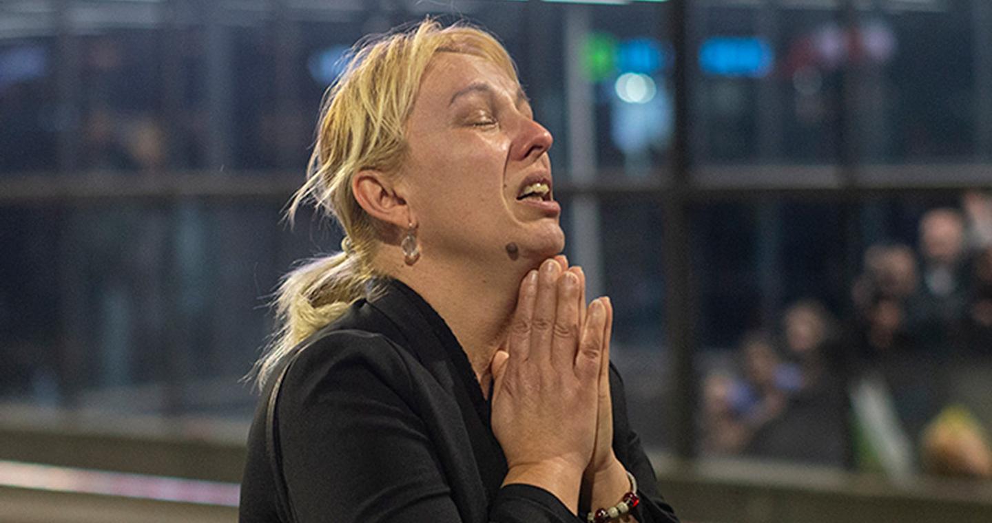 Σερβία: Μετά από 16 ημέρες τερμάτισε την απεργία πείνας η μητέρα θύματος της τραγωδίας στο Νόβι Σαντ