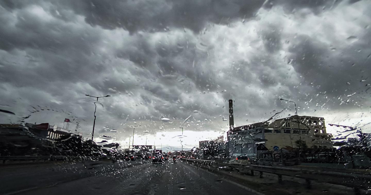 Έκτακτο δελτίο επιδείνωσης καιρού: Βροχές και καταιγίδες από Τρίτη - Ποιες περιοχές θα πληγούν