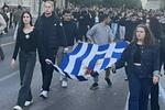 Συγκίνηση στην πορεία του Πολυτεχνείου: Η κόρη της Γεννηματά κρατά την ιστορική σημαία