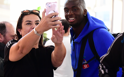 Συγκινεί ο Ανδρέας Τεττέη: Βραβεύτηκε για την μάχη του κατά του ρατσισμού!