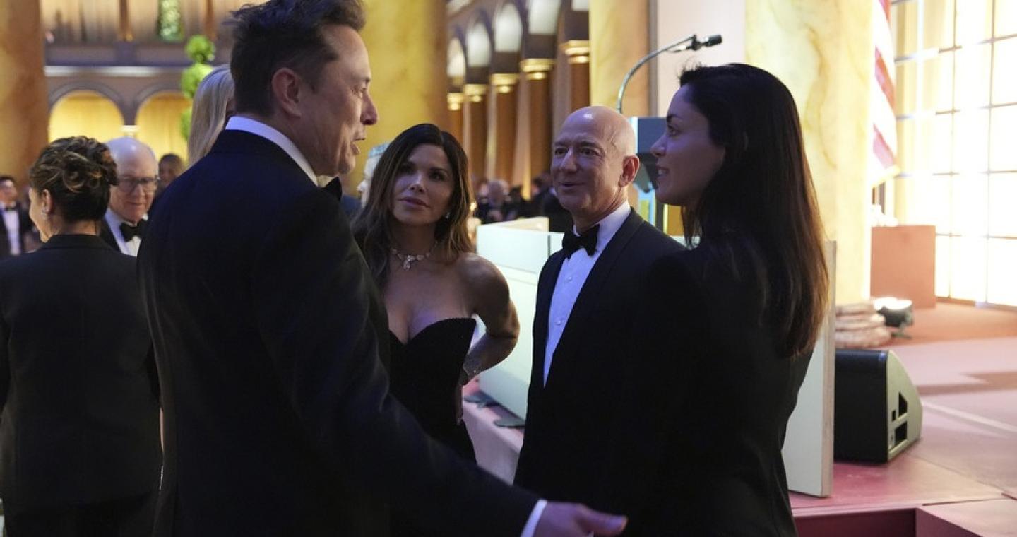 Γιατί ο Μασκ... «κλαίει από τα γέλια» μετά από την είδηση ότι ο Μπέζος δημιουργεί εταιρεία AI