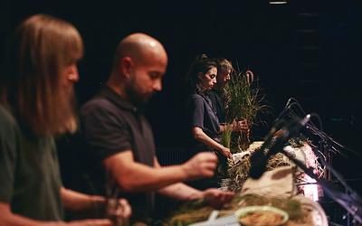 «Cow | Deer»: Όταν οι ήχοι ζωντανεύουν τη φύση επί σκηνής