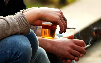 Έρχονται ψηφιακά εργαλεία για τον έλεγχο πώλησης αλκοόλ και καπνού σε ανηλίκους