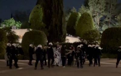 Ρουβίκωνας: Καταδίκη για τον νόμο περί Μνημείου Αγνώστου Στρατιώτη