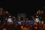Παρίσι: Η Champs-Élysées λάμπει με φώτα και μαγεία για τα Χριστούγεννα!