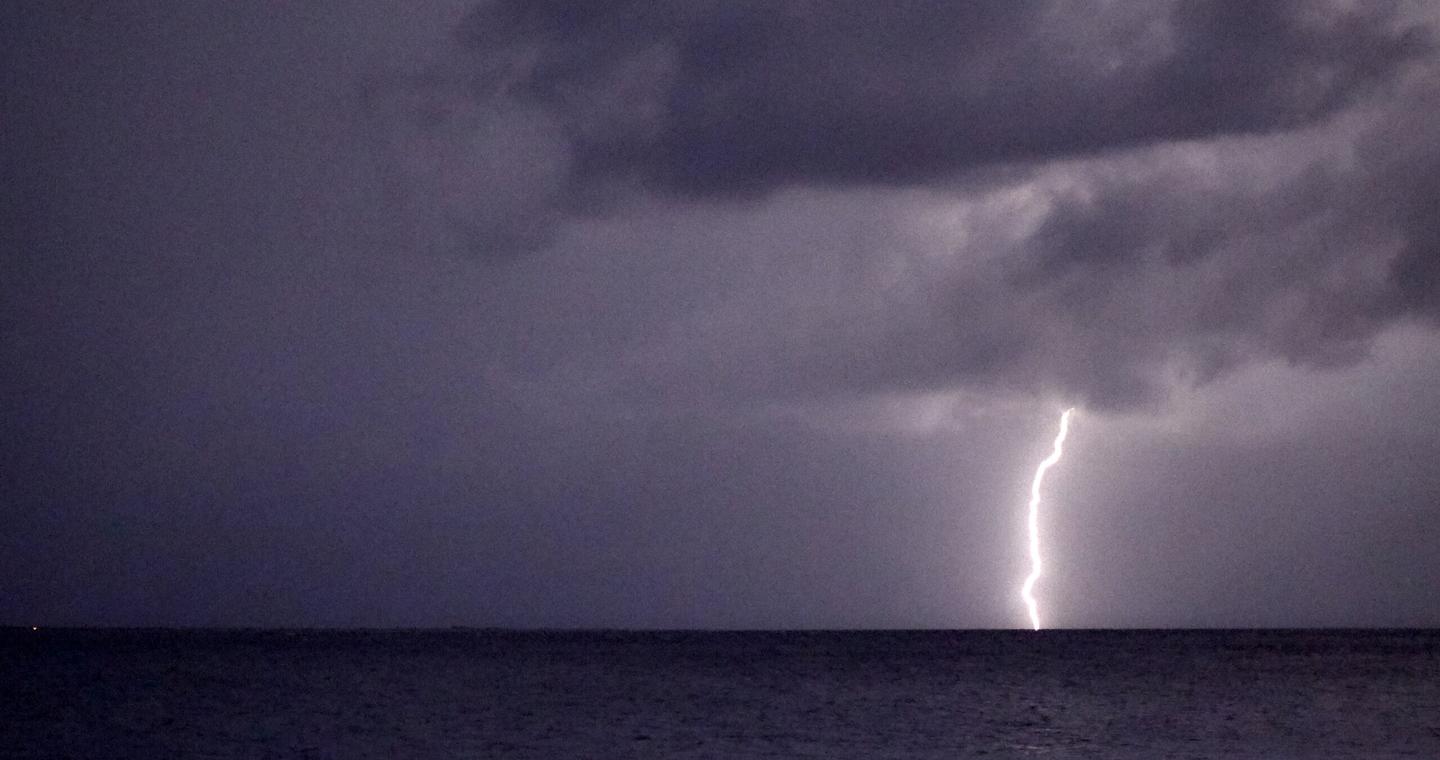 Καιρός: Ερχεται αφρικανική σκόνη και «πολλή βροχή» στα δυτικά – Παραμένει ψηλά ο υδράργυρος