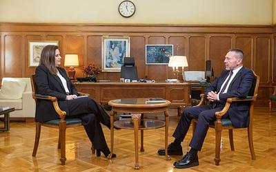 Στουρνάρας στο Newsbeast: Βλέπει ανάπτυξη για την Ελλάδα μέχρι το 2026!