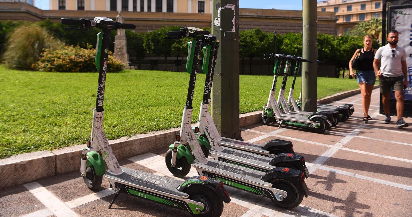 Τι αλλάζει με τα πατίνια – Πώς θα κυκλοφορούν, πού θα σταθμεύουν