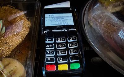 IRIS: Όλες οι επιχειρήσεις υποχρεούνται να δέχονται πληρωμές με IRIS