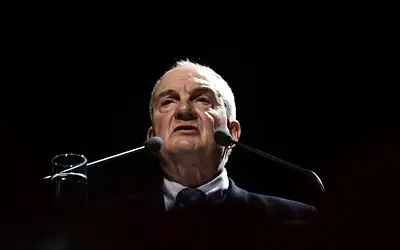 Καραμανλής: «Πολυδιάστατη προσέγγιση» και αιχμές για Cosco, ενώ οι ΗΠΑ πιέζουν