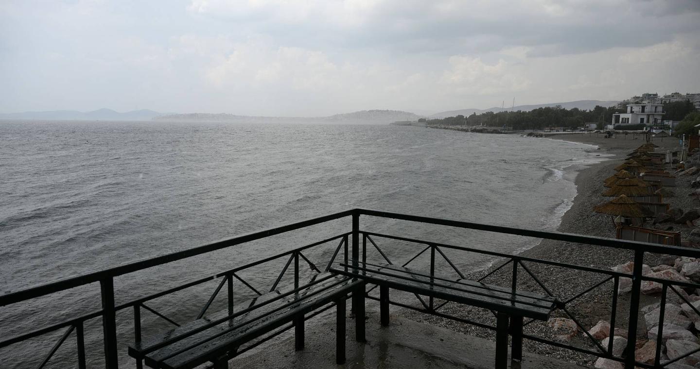 Καιρός: Συννεφιά με βροχές και καταιγίδες – Πού αναμένονται ισχυρά φαινόμενα