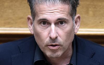 Πλεύση Ελευθερίας: Αποχώρηση Καραναστάση και το «πολιτικό θηρίο» Ζωή