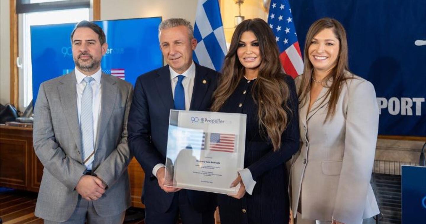 Επίτιμη πρόεδρος του Propeller Club Πειραιά η Κίμπερλι Γκίλφοϊλ – «Μαζί θα κάνουμε σπουδαία πράγματα»