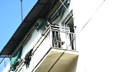 Άρτα: Αδελφός έπεσε από το μπαλκόνι, η αδελφή του έβαλε φωτιά