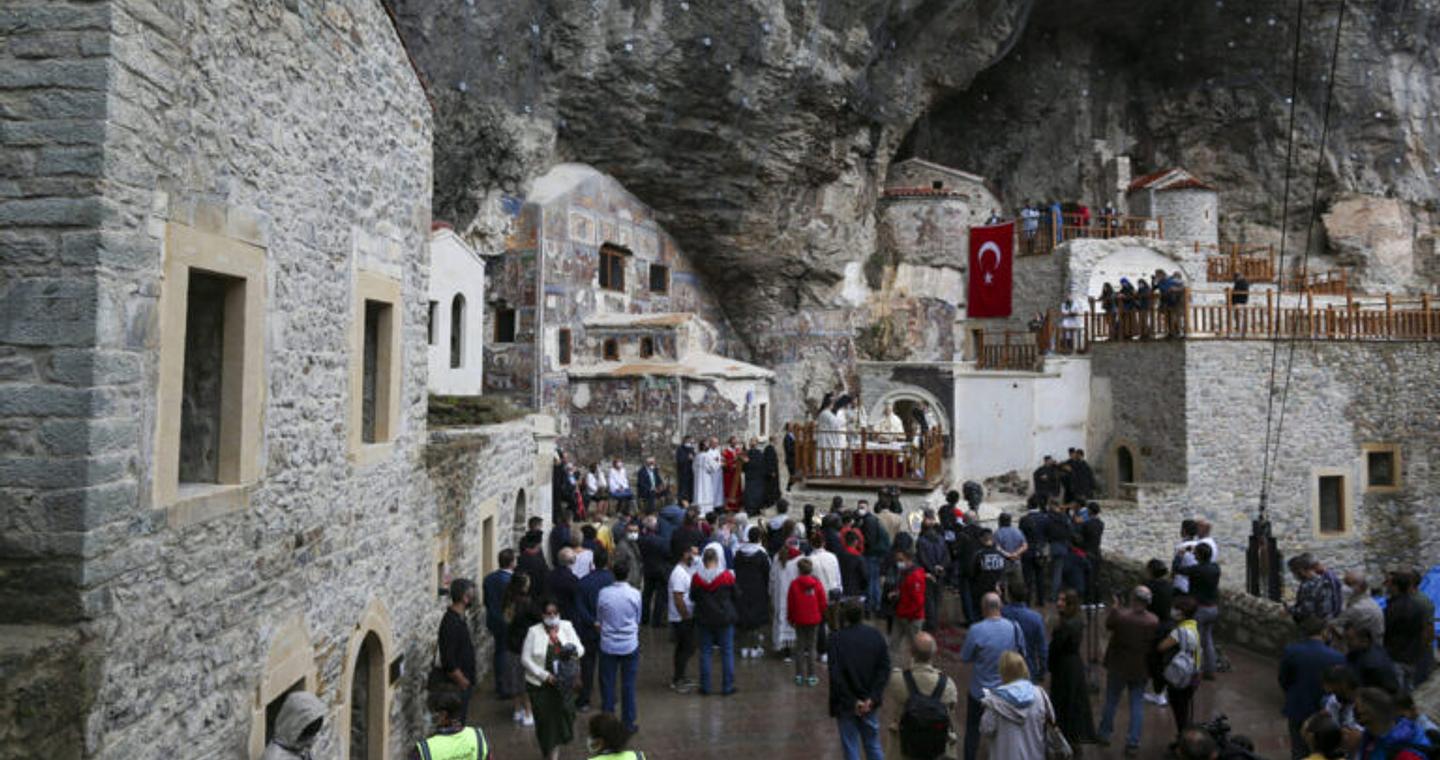 Οι τουρκικές αρχές έδωσαν άδεια για Θεία Λειτουργία στη Σουμελά στα «Εννιάμερα της Παναγίας»