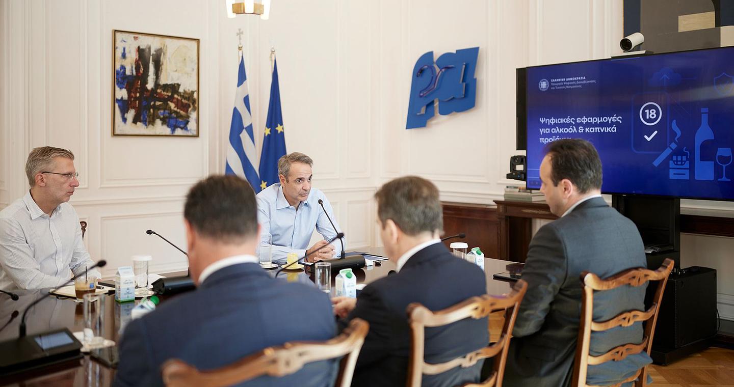 Τρία νέα εργαλεία για την προστασία ανηλίκων από αλκοόλ και τσιγάρα – Τι αλλάζει και πώς θα εφαρμοστούν