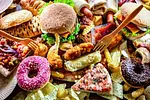 Υπερ-επεξεργασμένα τρόφιμα: Κίνδυνος για την υγεία μας και πώς μας επηρεάζουν
