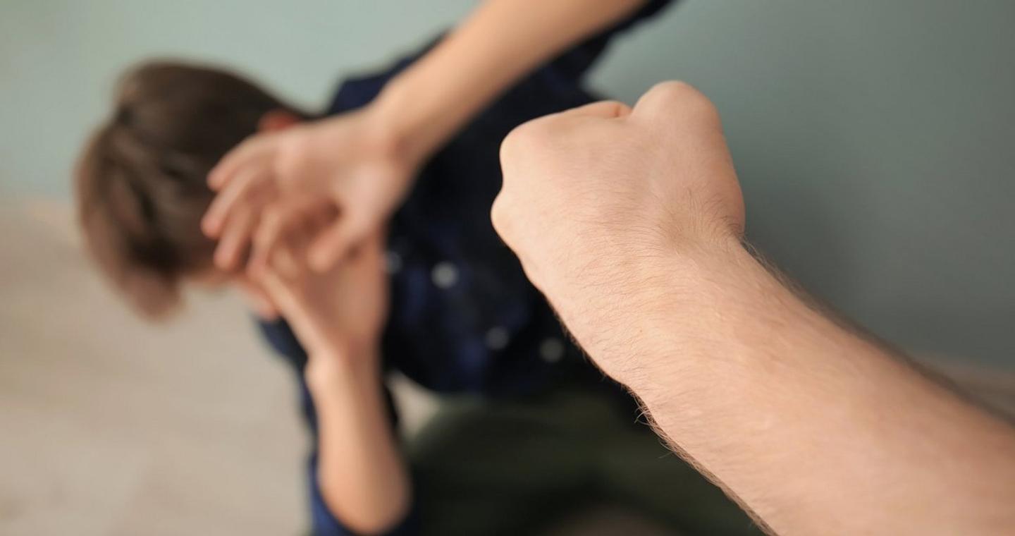 Αίγιο: Μαθητής Λυκείου δέχτηκε επίθεση από νεαρούς-Μεταφέρθηκε στο νοσοκομείο, αναζητούνται οι δράστες