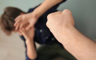 Αίγιο: Άγρια επίθεση ανηλίκων σε 17χρονο – Στο νοσοκομείο το θύμα