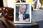 Συγκίνηση στην κηδεία του Αλέκου Φλαμπουράρη: Ποιοι έδωσαν το παρών