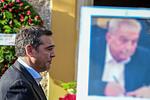 Συγκίνηση στην κηδεία του Αλέκου Φλαμπουράρη: Το «αντίο» Τσίπρα και τα ηχηρά ονόματα