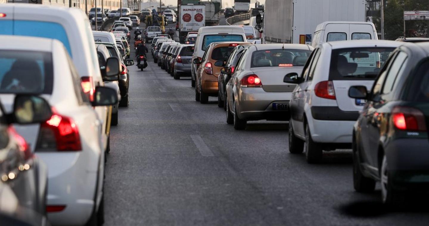 Κίνηση στους δρόμους: Στο «κόκκινο» Κηφισός και Αττική Οδός – Πού αλλού υπάρχουν καθυστερήσεις