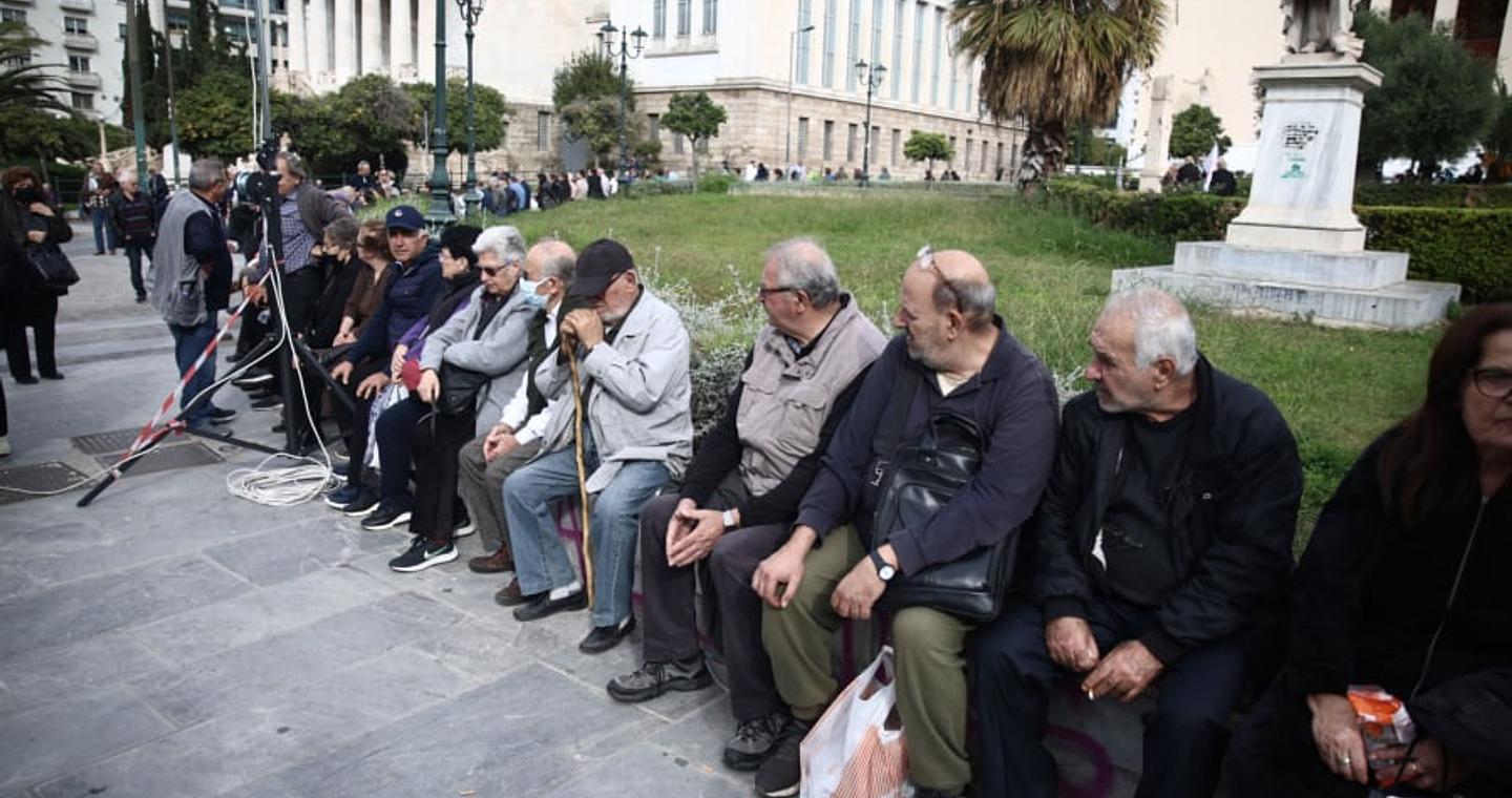 Προσωπική διαφορά: Τι φέρνει το 2026 στις συντάξεις (Παραδείγματα)