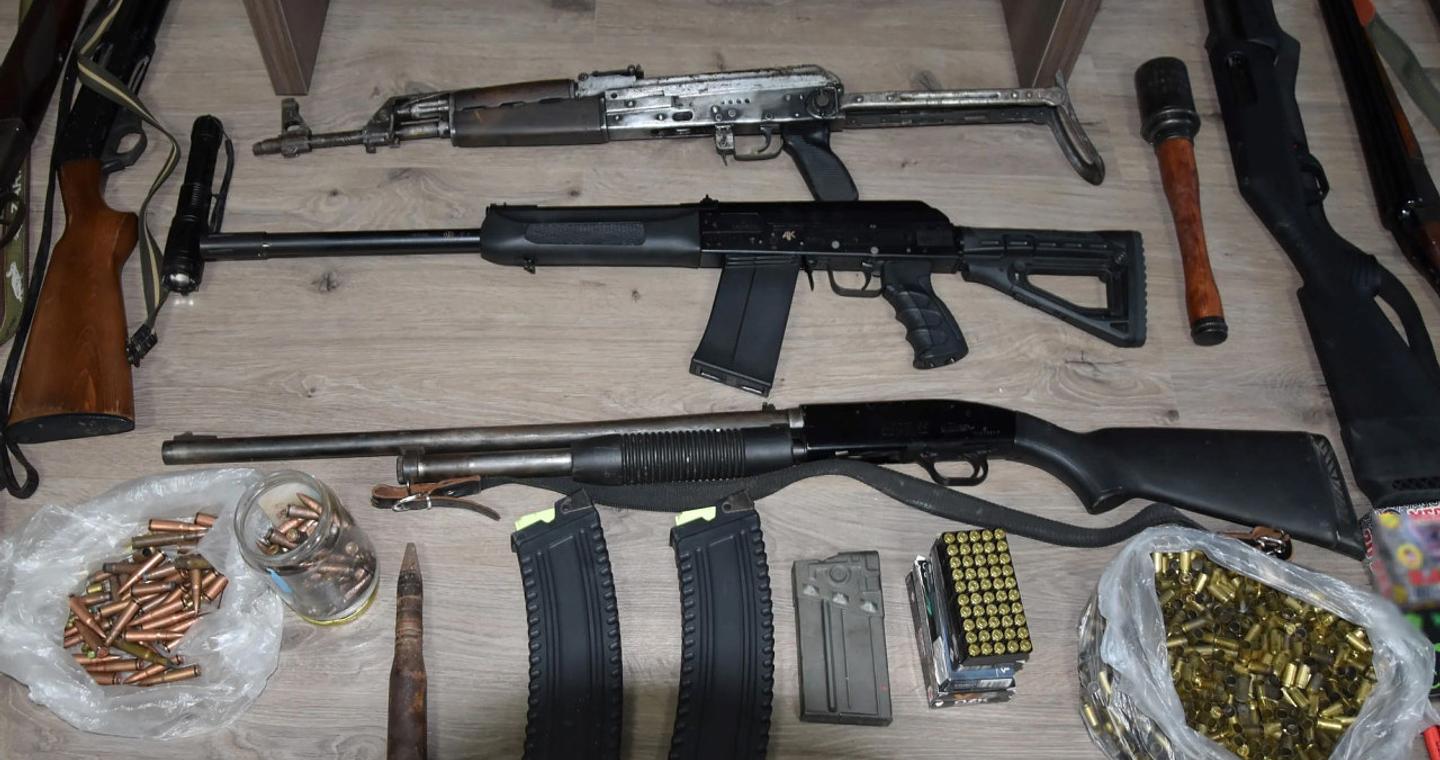 Σπίτια «οπλοστάσια» στο Ρέθυμνο – 5 συλλήψεις (δείτε φωτογραφίες)