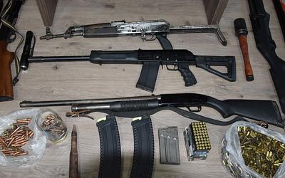 Ρέθυμνο: Οπλοστάσιο σε σπίτια – Πέντε συλλήψεις για παράνομη οπλοκατοχή