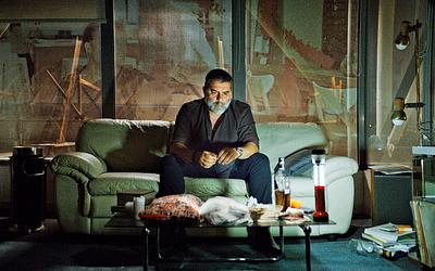 Βασίλης Μπισμπίκης: Η «Σπασμένη Φλέβα», το θέατρο του σοκ και οι αμοιβές