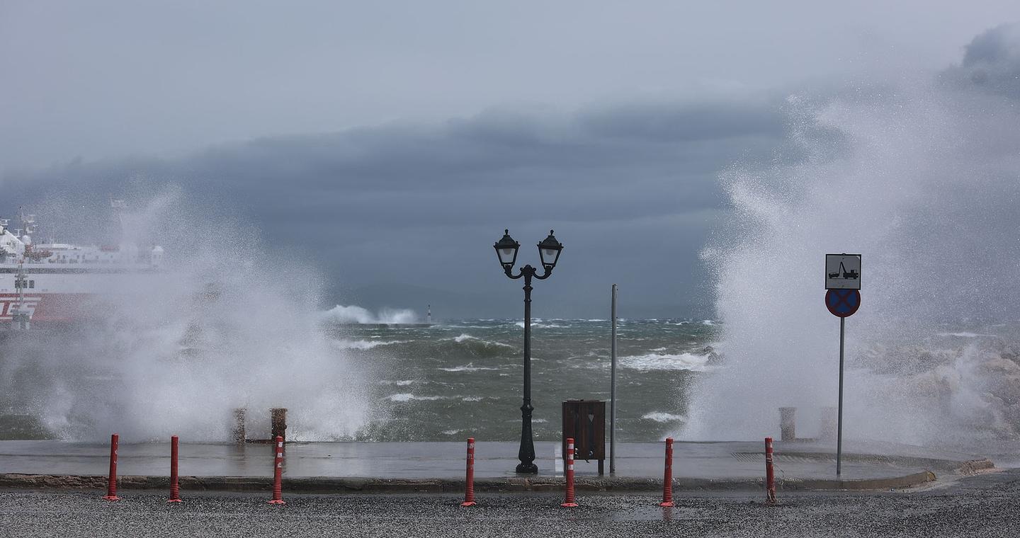 Κακοκαιρία «Adel»: Κόκκινη προειδοποίηση από την ΕΜΥ – Πού και πότε θα «χτυπήσουν» τα έντονα φαινόμενα