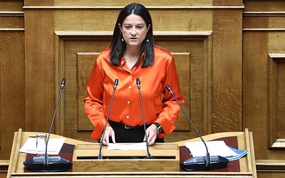 ΚΕΠΑ: Μειώθηκαν κατά 76% τα ραντεβού, λέει η Κεραμέως