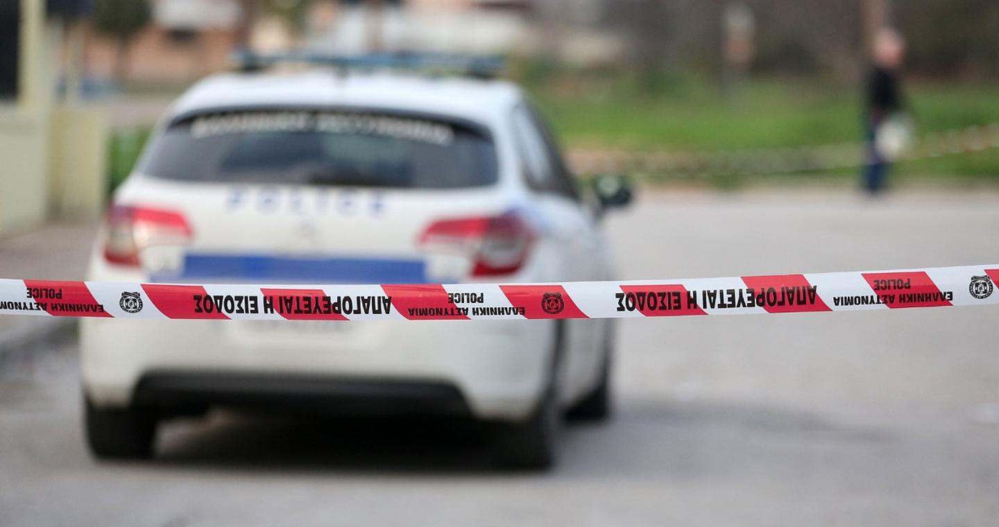Άγριο έγκλημα στη Νέα Πέραμο: Νεκρός άνδρας σε μονοκατοικία, στο νοσοκομείο ο αδερφός και φερόμενος ως δράστης