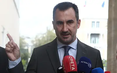 Χαρίτσης: Αιχμές για Τσίπρα, «ασφυξία» στην κοινωνία και «τερατώδη» κυβέρνηση