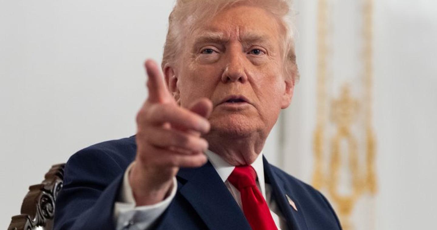 ΗΠΑ: Νέα φραστική επίθεση Τραμπ – Αποκάλεσε «ηλίθια» γυναίκα δημοσιογράφο σε έντονη αντιπαράθεση