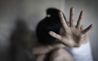 Σοκ στις Αχαρνές: 14χρονη με νεκρό έμβρυο στην αστυνομία