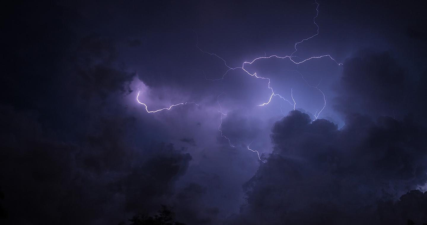 Κεραυνός έπεσε σε στρατόπεδο στο Μεσολόγγι – Στο νοσοκομείο τέσσερις στρατιώτες