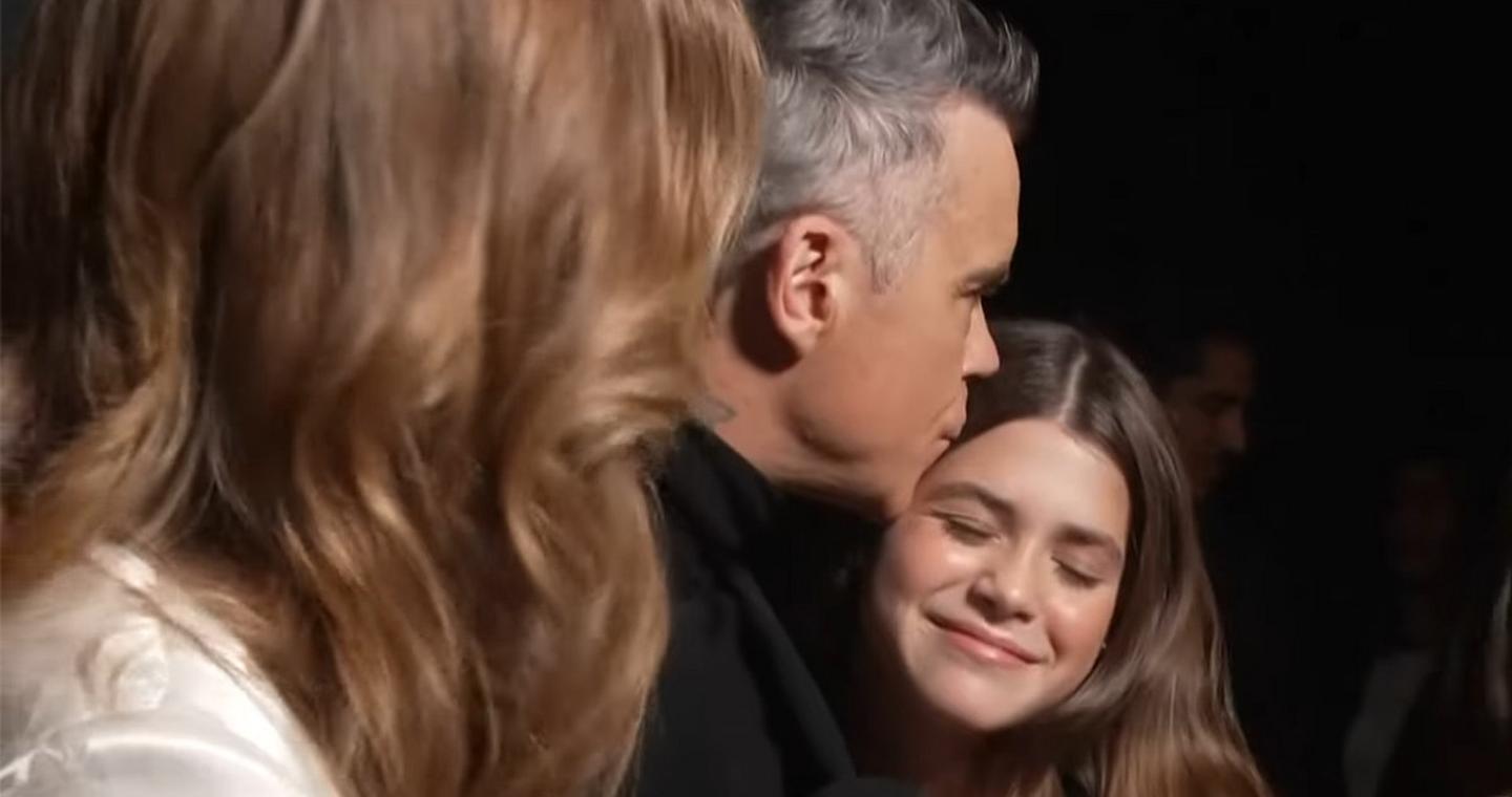 Ο Ρόμπι Γουίλιαμς μίλησε με υπερηφάνεια για το ντεμπούτο της κόρης του στην υποκριτική