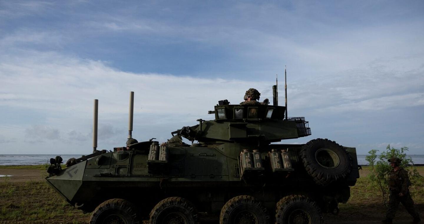 Έκρηξη στα εξοπλιστικά, αλλά βουτιά στις επενδύσεις και στην ανάπτυξη