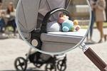 Δημογραφική βόμβα: Γιατί οι Έλληνες νέοι λένε «όχι» στα παιδιά;